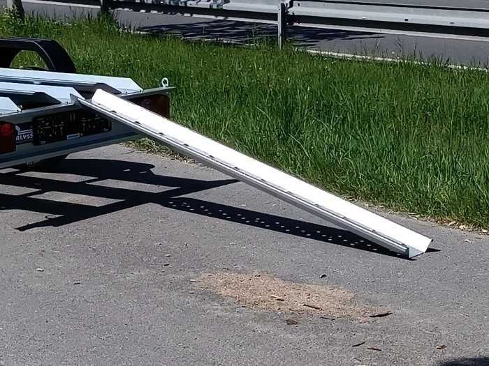 Aluguer de atrelado/reboque para 3 motos de duas rodas