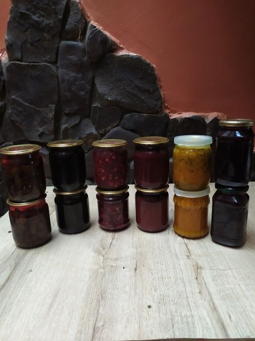 Соснові шишки.горіхи..калина.малина.обліпиха.