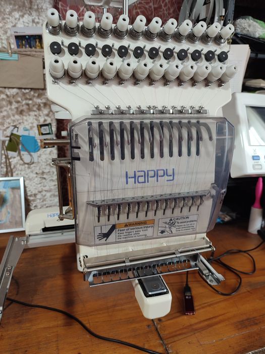 Вишивальна машина на 12 голок.