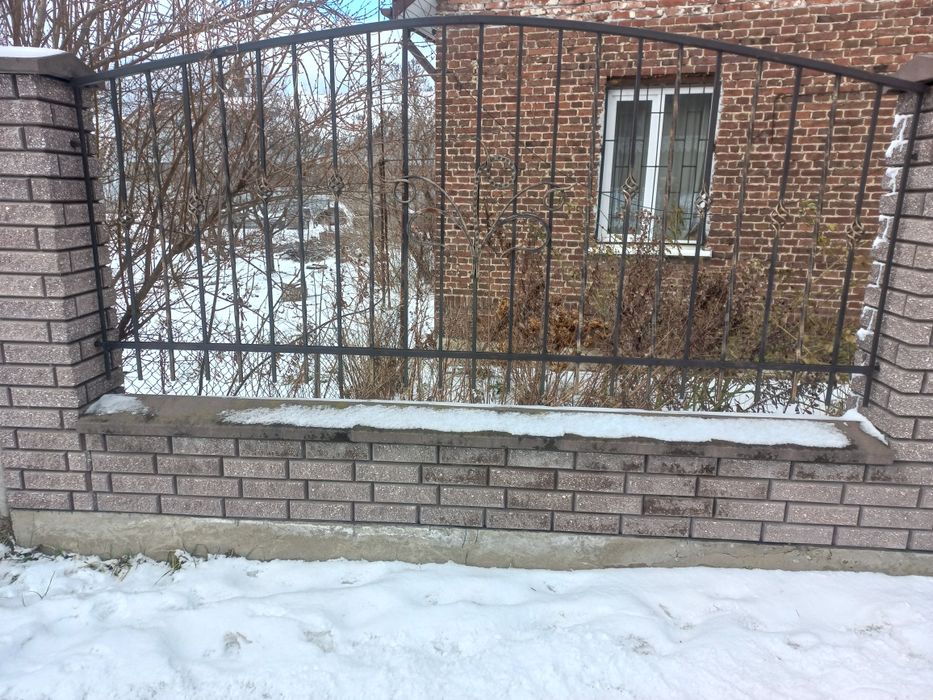 Кована огорожа , секції та ворота