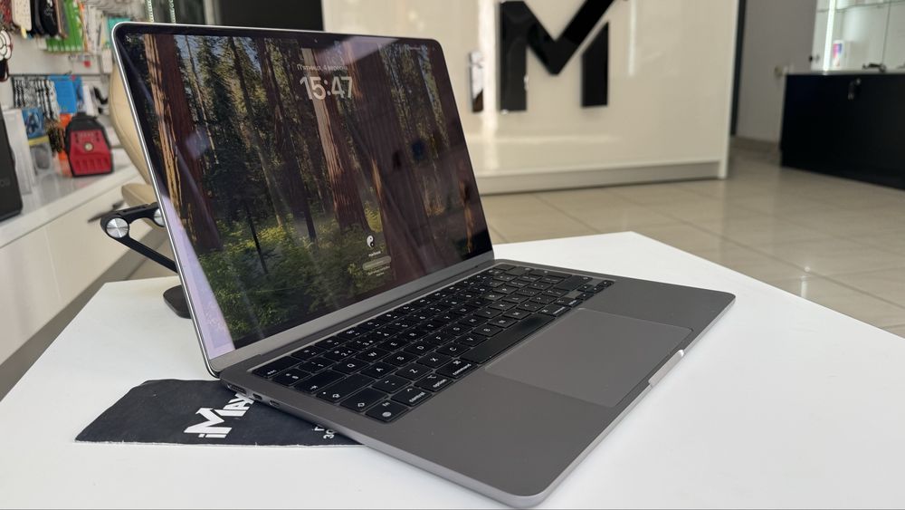 MacBook Air 13.6” 2025 M4 16/256Gb Midnight Повноцінний Без блокувань 100% АКБ 930€