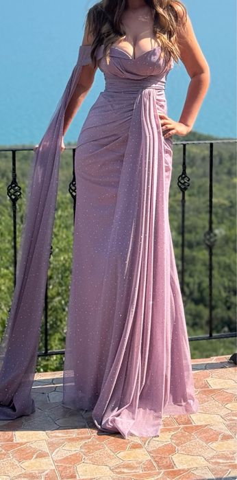 Продам очень красивое нарядное вечернее платье !