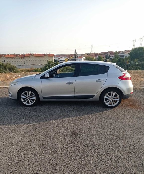 Vendo Renault Mégane 1.5 dCi de 2011 em bom estado geral, muito confortável, económico e pronto a circular.