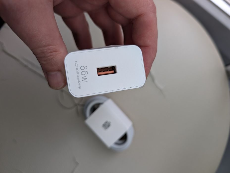 Продам Швидкісний зарядний пристрій Honor 66W EU SuperCharge.