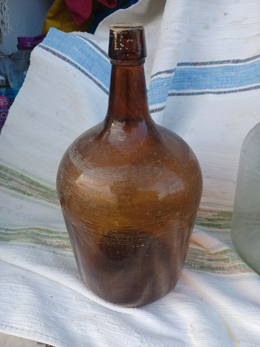 Garrafões em vidro437559518959380481