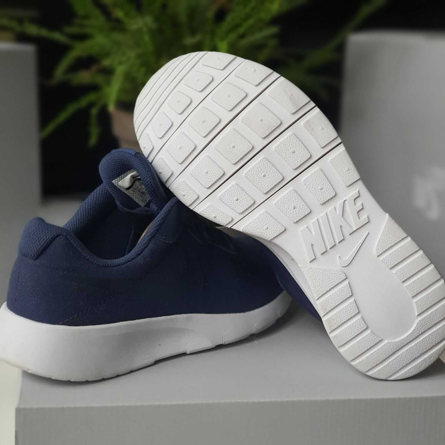 Nike tanjun 38.5 sales
