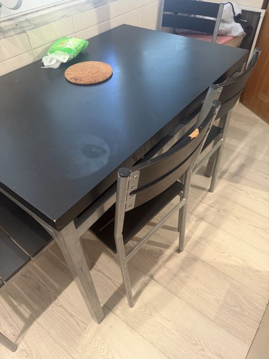 Conjunto de mesas mais 4 cadeiras