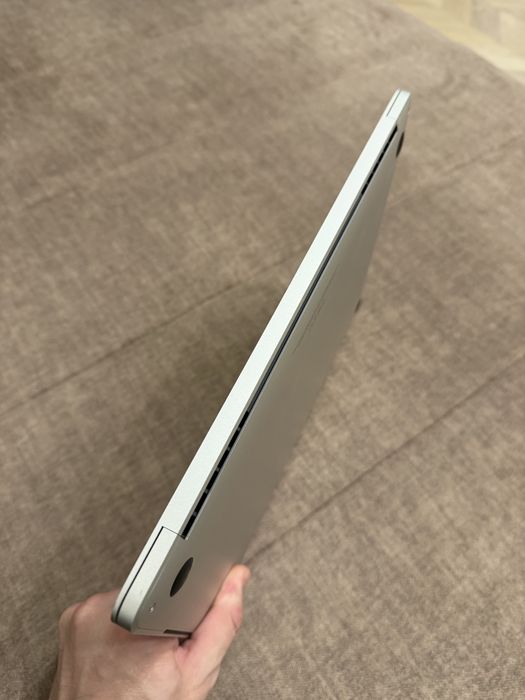 MacBook Pro 2019 13 i5 2.4/8GB /256 GB/ Touch Bar /