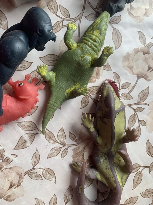 Резинові іграшки та фігурки