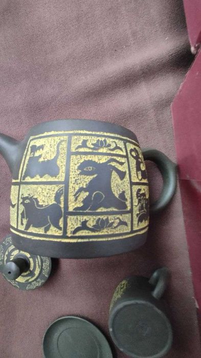 Conjunto de chá chinês completo em cerâmica tipo Yixing Zisha, proveniente de Yixing.