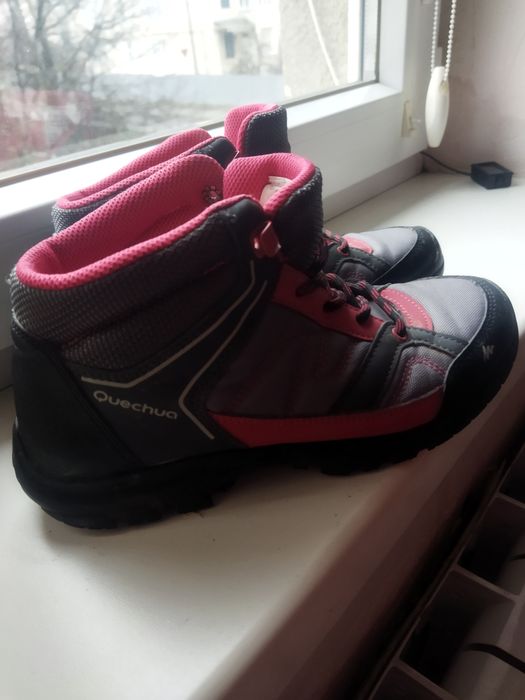 Черевики, кросівки Quechua