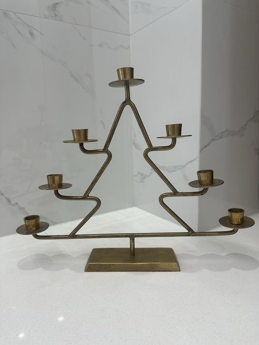 piękny, mosiężny, dekoracyjny świecznik w kształcie choinki