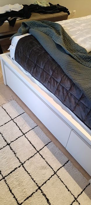 Cama casal branca do IKEA