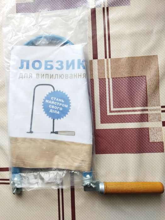 Ручний лобзик в гарному стані.