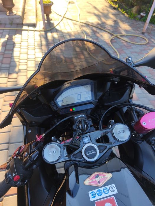Honda CBR 1000RR (Suzuki gsx r, Yamaha yzf R1)
