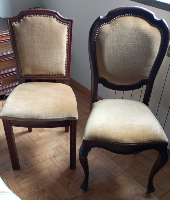 Duas cadeiras de madeira de Cerejeira para quarto -Em excelente estado