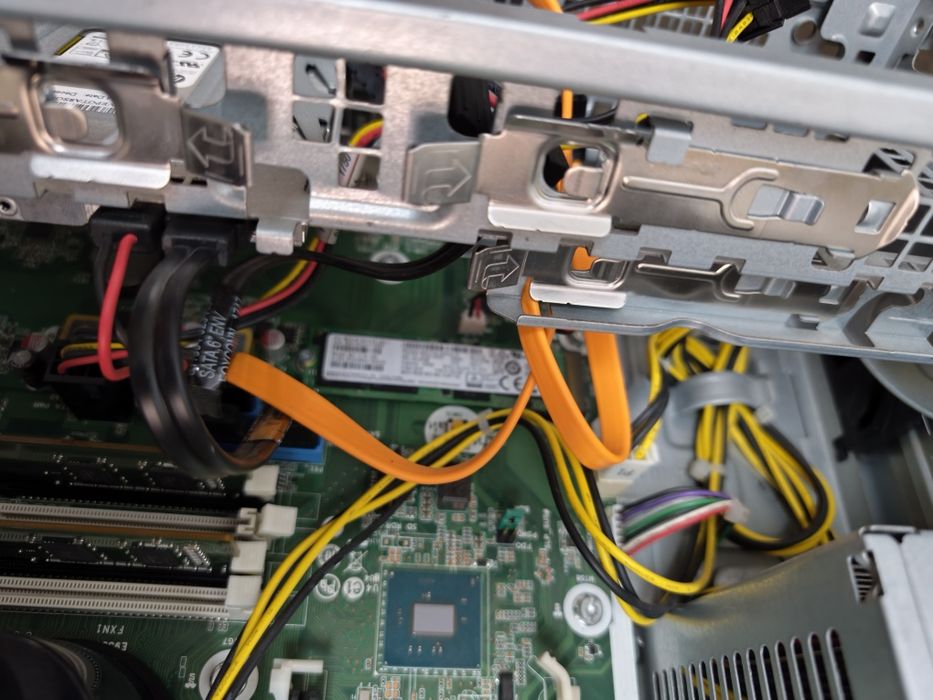 Prodesk 800 G3 SFF i5 7500
Em excelente estado.
Processador Intel(R) Core (TM) 
I5 7500