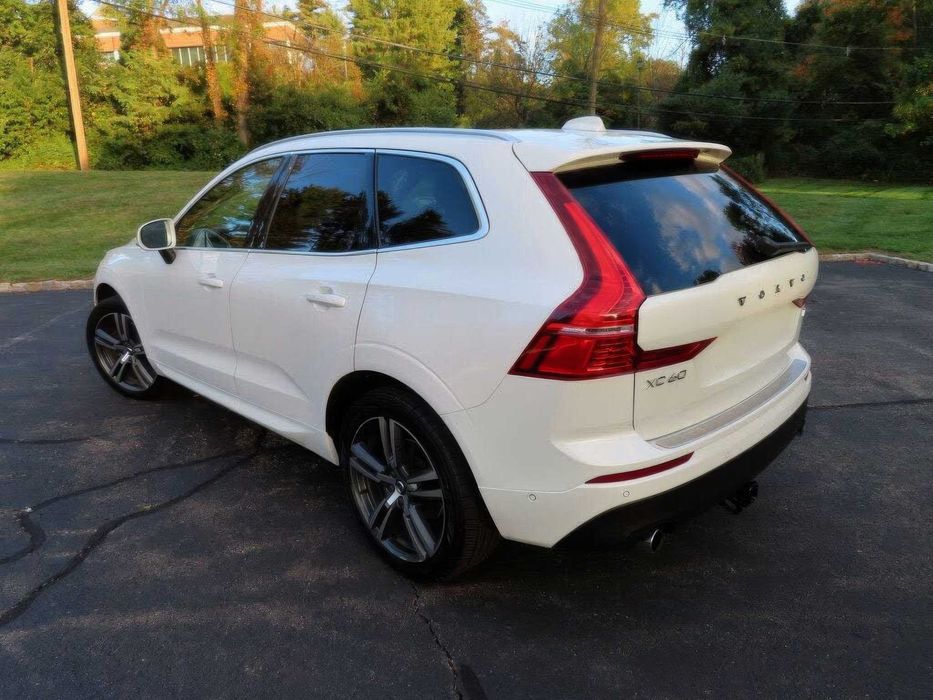 Volvo XC60 T5 Momentum      2019