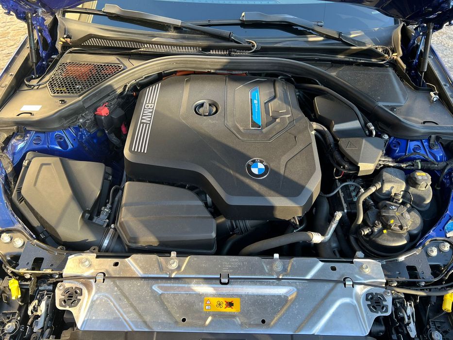 BMW 330e Touring Pack M