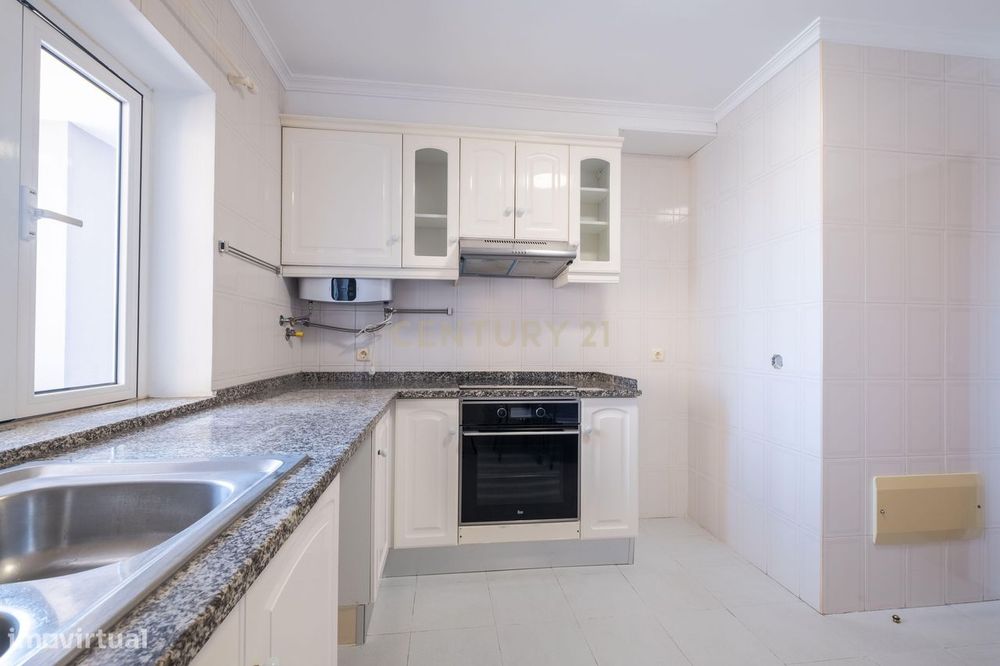 Apartamento T2 para Arrendamento – Centro do Funchal, Ilha da Madeira