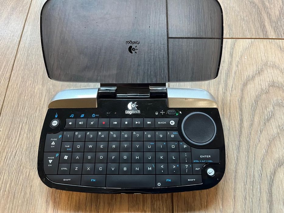 Logitech diNovo Mini klawiatura bezprzewodowa plus ladowarka i USB