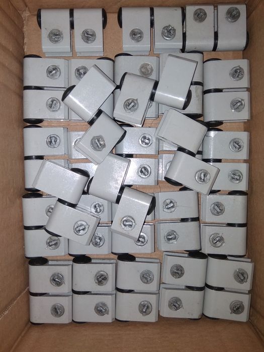 Zawiasy do pleksi lub szyb szklanych