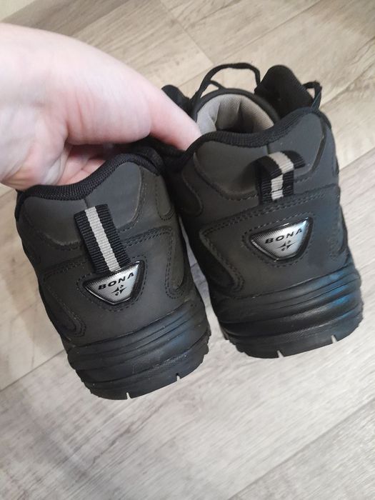 Кросівки Bona чорні шкіряні демісезонні розмір 44