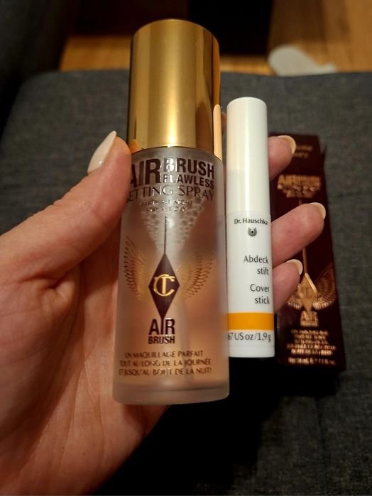 Spray utrwalający makijaż Charlotte Tilbury