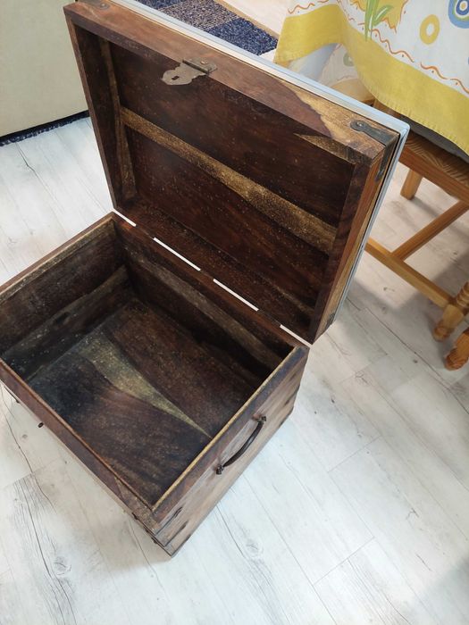 Baú em Madeira/Puff