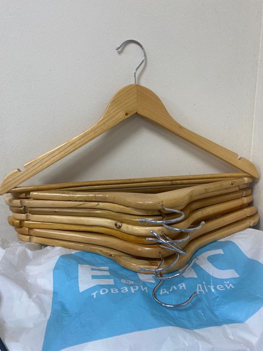 Вешалки деревянные