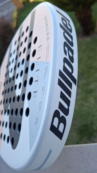 Raquete Bullpadel ELITE W25 com apenas 5 jogos, sem riscos. Como nova