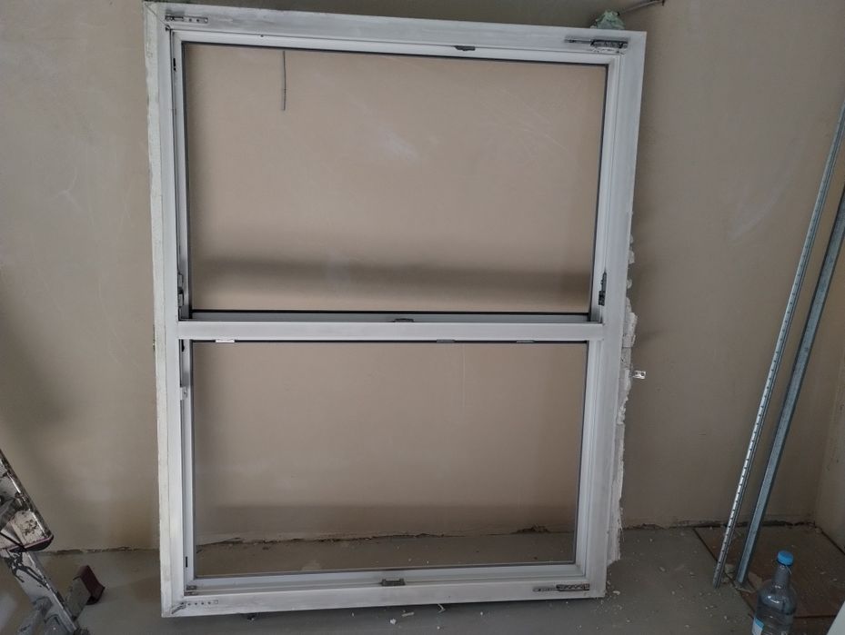 Okno  plastikowe dwuskrzydłowe 139x108 x 3szt