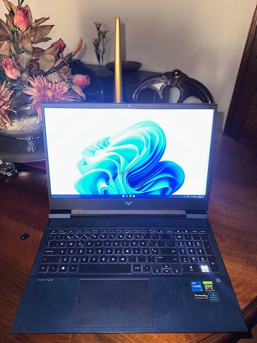 HP Victus 16 (i5-11400H / RTX 3060 / 16GB RAM / Ecrã 144Hz) PREÇO NEGOCIÁVEL