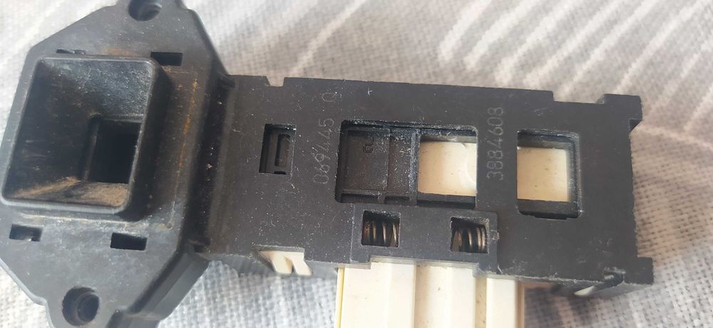 дверной замок люка дверцы LG WD-80250NUP и датчики температуры воды