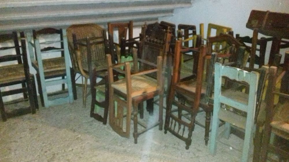 cadeiras alentejanas e mesas de cabeceira