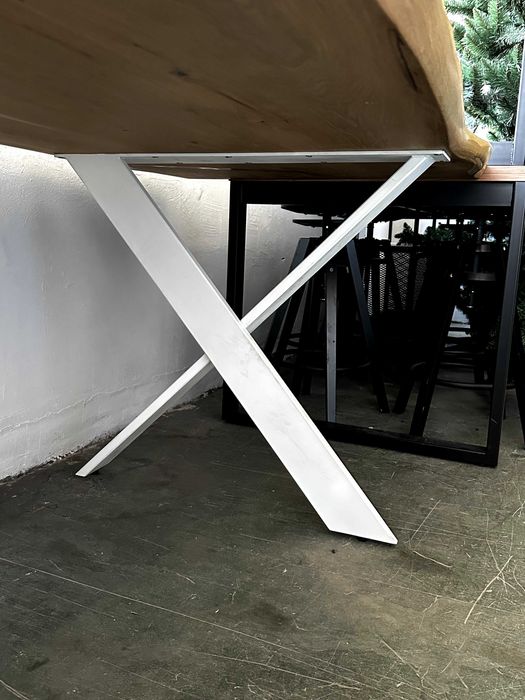 Stół z litego drewna - biały stelaż