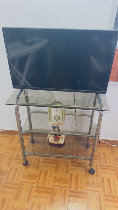 Varios artigos camas arcas fogao tv comodas armarios