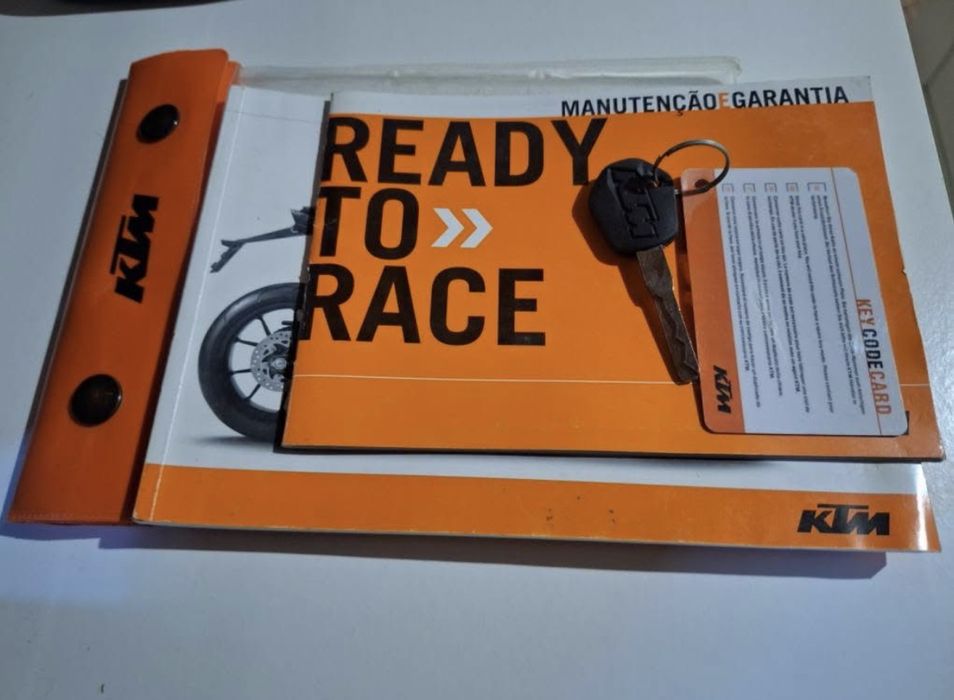 KTM Duke 125 (2012) + Equipamento Premium Completo (Como Novo)