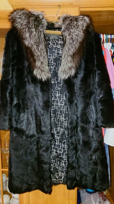 Шуба та куртки жіночі різні