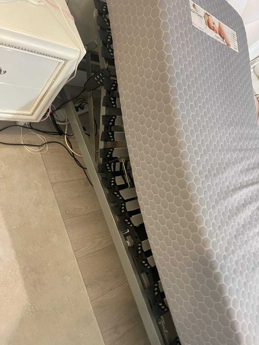 cama articulada em excelente estado com muito pouco uso