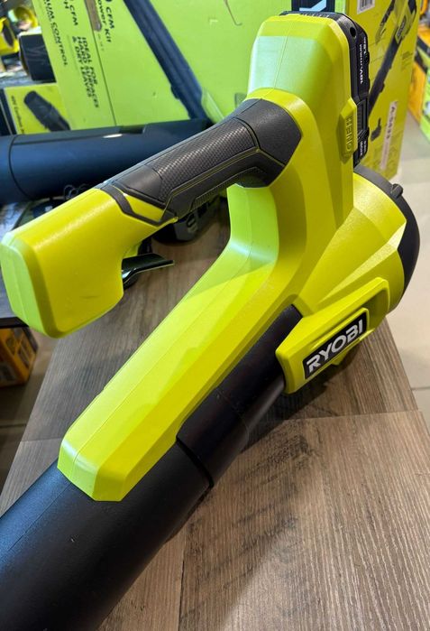 Dmuchawa akumulatorowa RYOBI PCLLB01K 18V 350 CFM 100 MPH + aku OUTLET