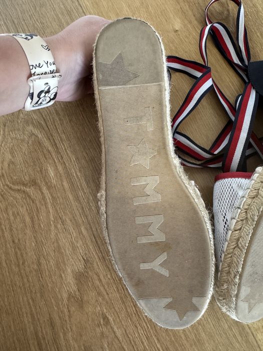 Bialo-granatowo-czerwone espadryle Tommy Hilfiger 39, wiazane w kostce