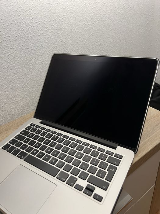 MacBook Pro 13” Retina (Início de 2015) - 100% funcional - 8GB RAM - 121 GB SSD - Intel i5 - 733 ciclos de bateria