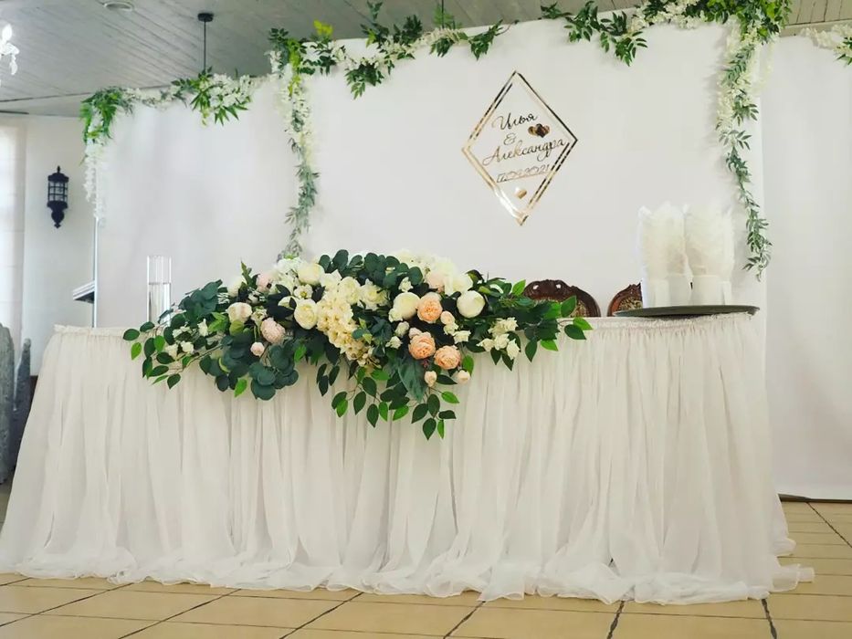 Цветочная гирлянда, арка,президиум ,фотозона ,декор фасада