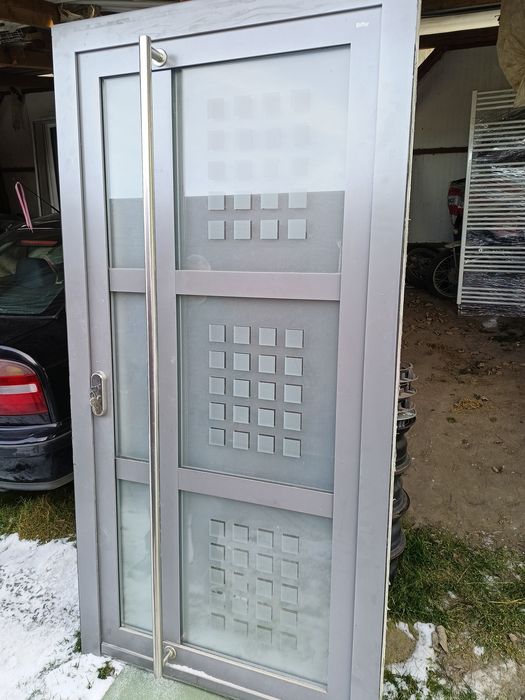 Drzwi zewnętrzne super stan.