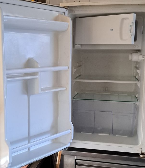 Frigorífico e mini arca