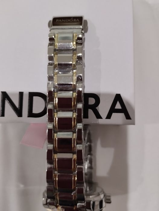 Relógio Pandora prateado e dourado. Lindo. Novo.