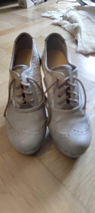 Buty jesienne haft kwiaty mustang skóra 39