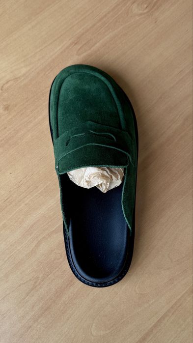 Mule em pele genuína verde da Zafra