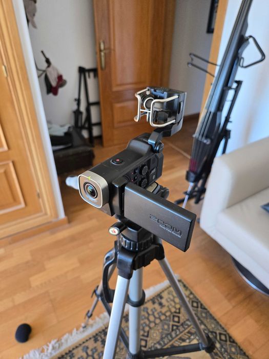 Zoom Q8 camera and stand